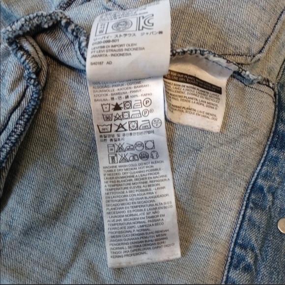 Vintage Levi’s Light Wash Distressed Trucker Jean Jacket Sz M - Picture 11 of 12